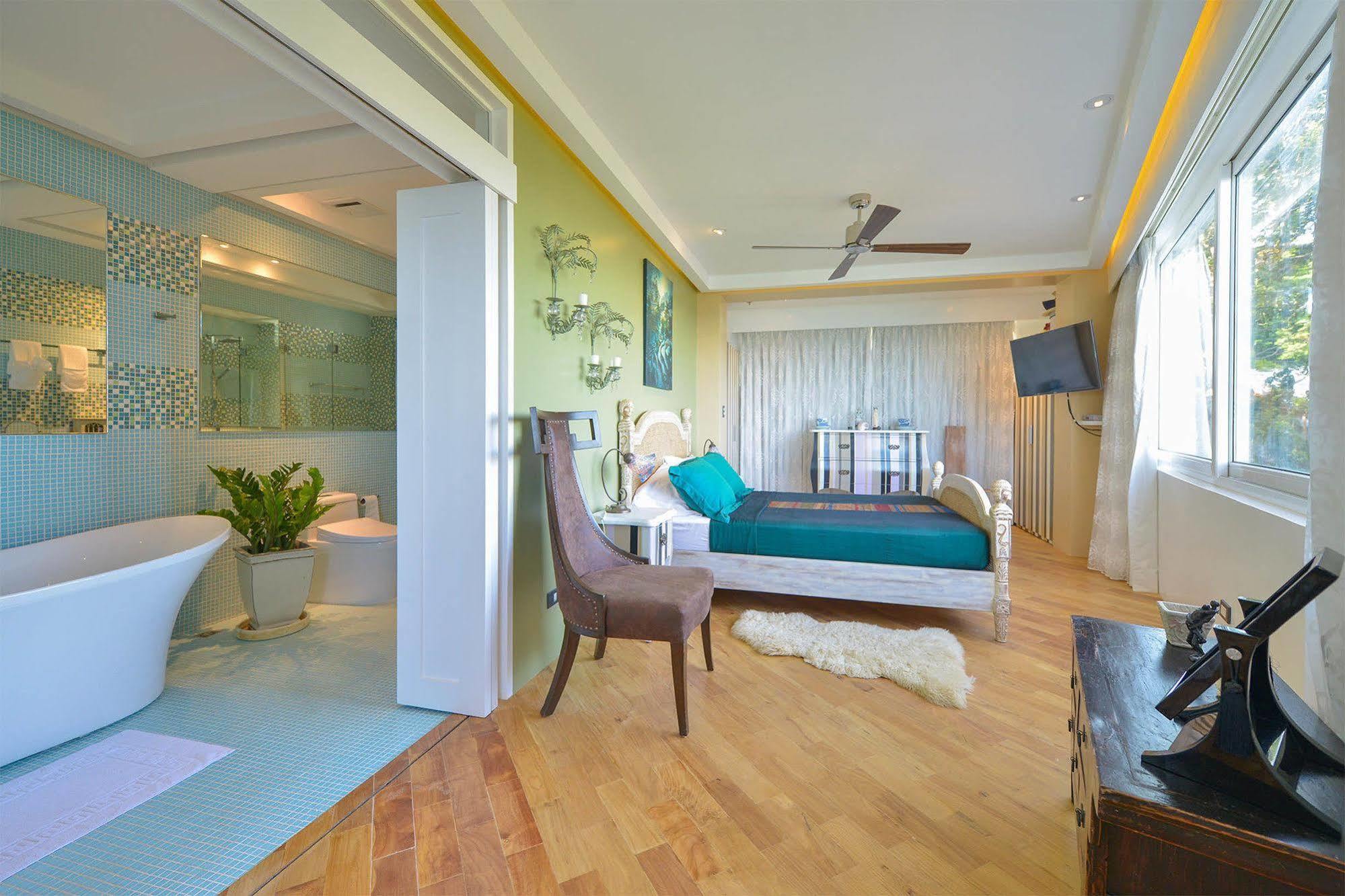 Boracay Karuna Luxury Suites Balabag  Eksteriør billede